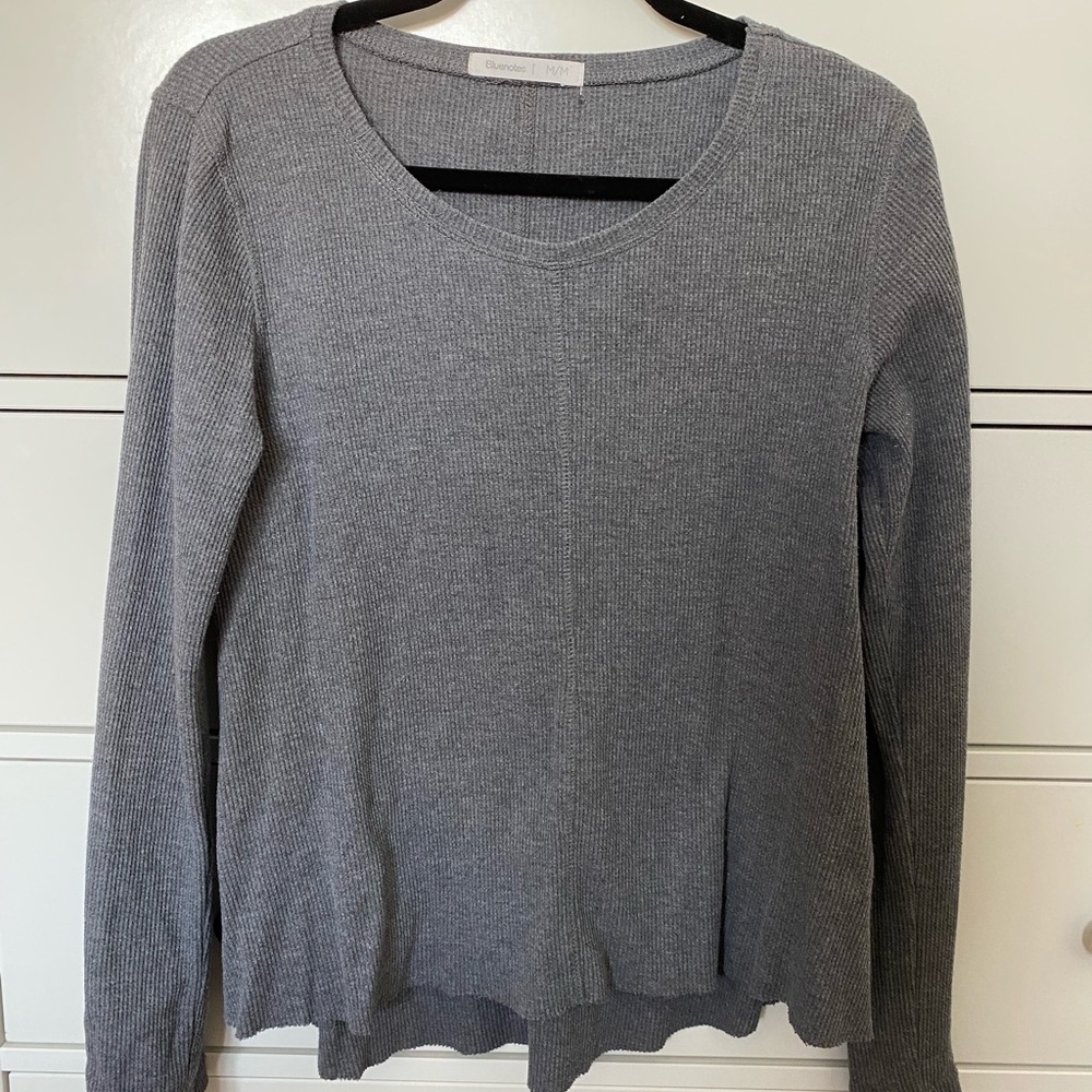 Blue notes grey long sleeve top